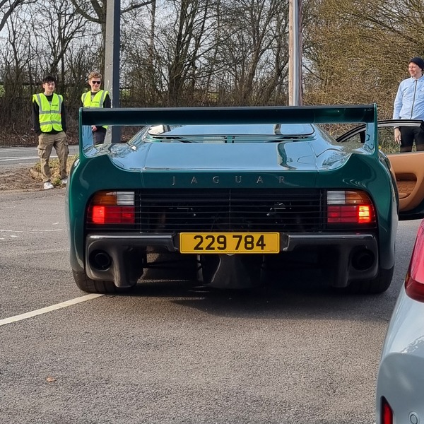 Jaguar XJ220